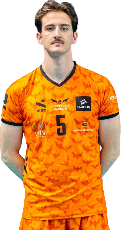 Brodie Hofer, numer 5 — zbliżenie